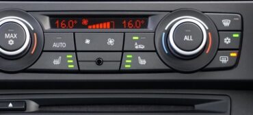 Panel klimatyzacji samochodowej.