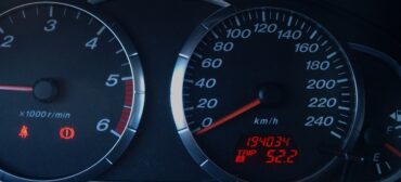Co oznaczają kontrolki w samochodzie?