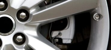 Ile kosztuje renowacja felg samochodowych? Wszystko o naprawie, piaskowaniu i malowaniu felg