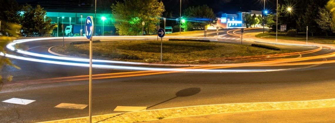 prawidlowa-jazda-po-rondzie-poznaj-szczegolowe-zasady