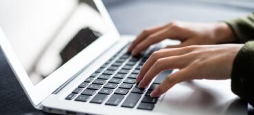 Upoważnienie do ubezpieczenia samochodu – jak je napisać i kiedy jest potrzebne?